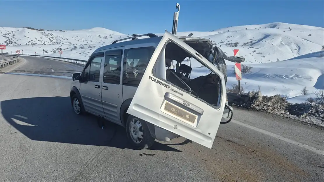 Erzurum'da hafif ticari araç kamyona çarptı: 1 ölü