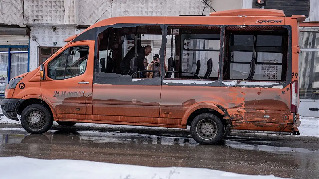 Erzurum'da halk otobüsü minibüse çarptı: 4 yaralı