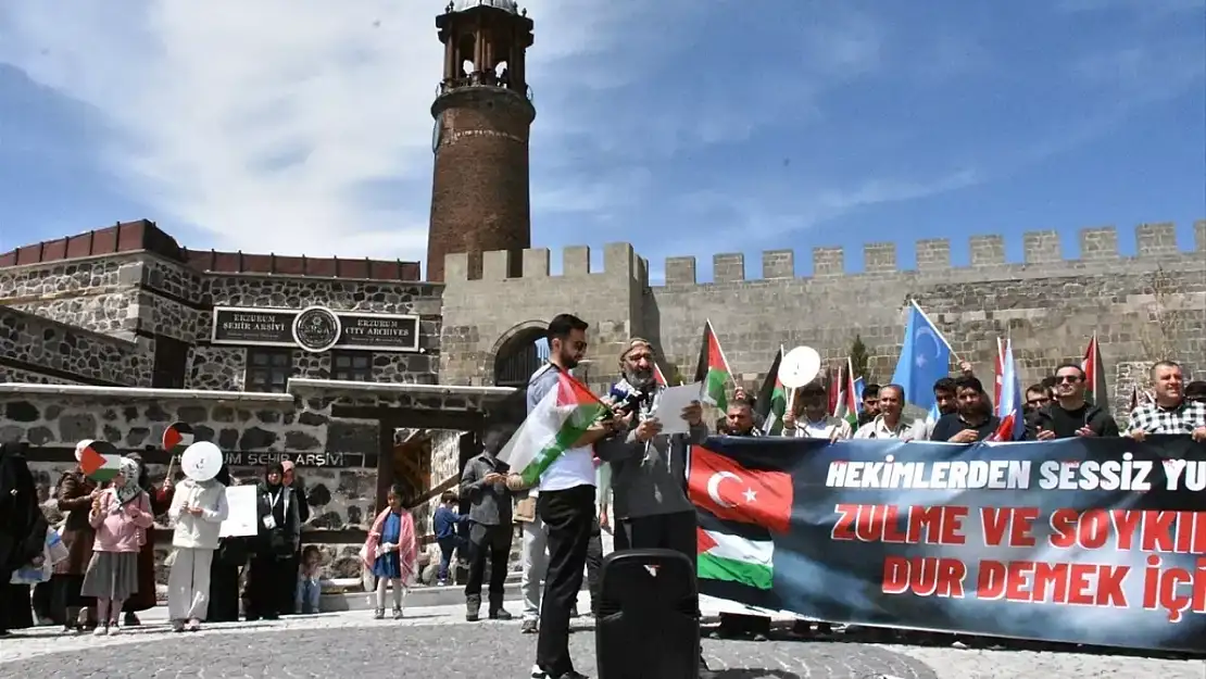 Erzurum'da hekim ve sağlıkçılar Gazze için yürüdü