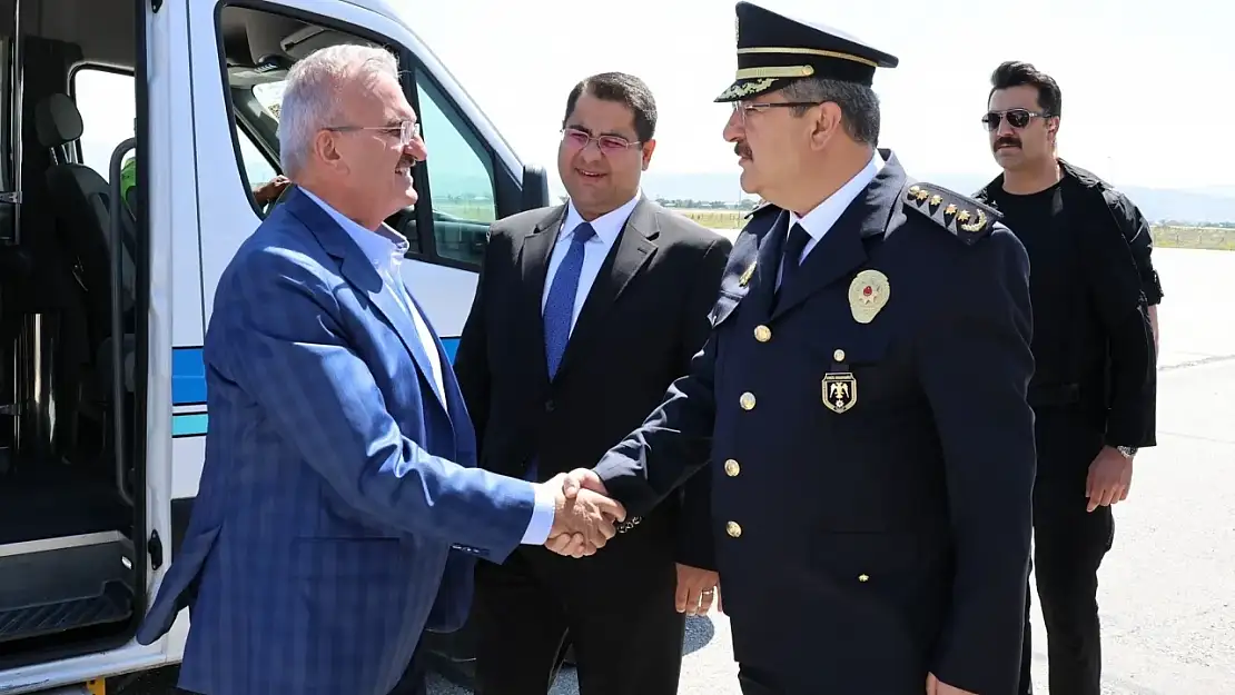 Erzurum'da İçişleri Bakan Yardımcısı Karaloğlu resmi törenle karşılandı
