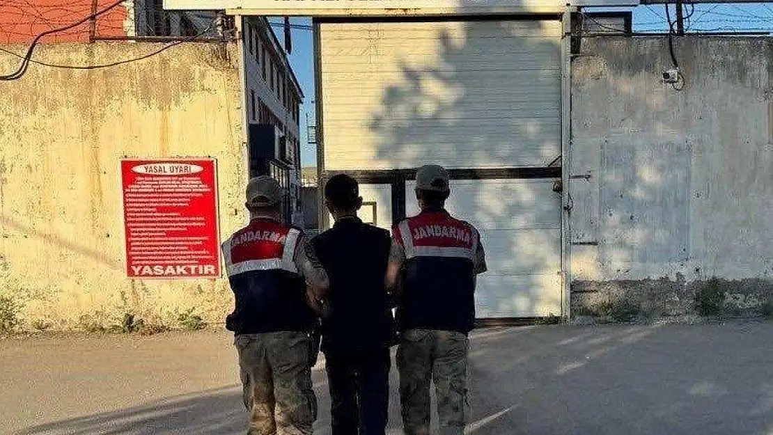 Erzurum'da jandarma aranan uyuşturucu sanığını yakalayıp cezaevine gönderdi