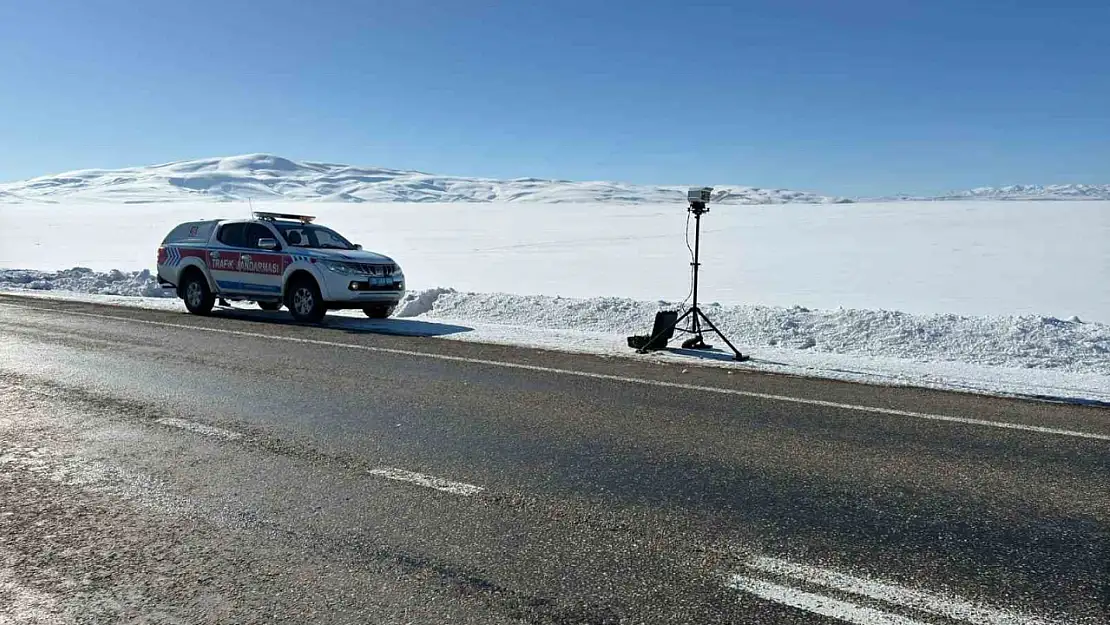 Erzurum'da jandarmadan geniş çaplı trafik denetimi