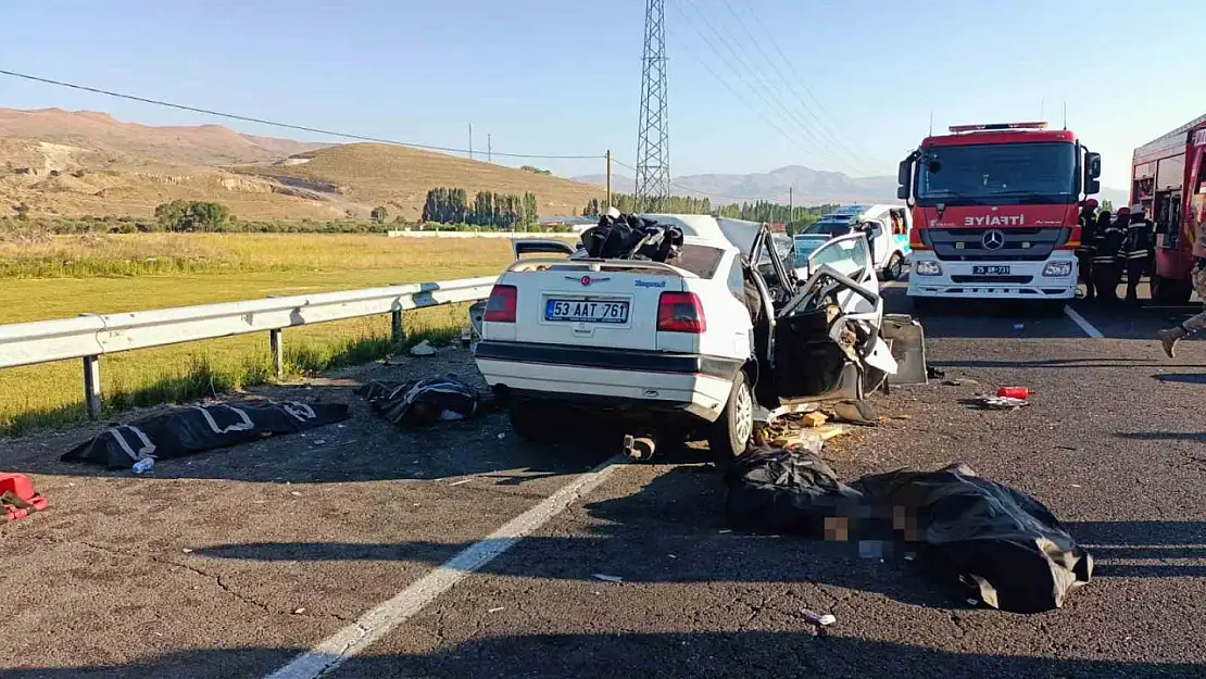 Erzurum'da Kafakafaya Çarpışma: 4 Kişi Hayatını Kaybetti