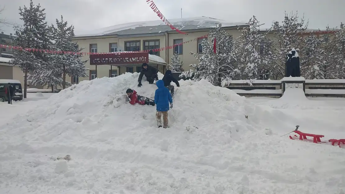 Erzurum'da kar yağışı yeniden etkili oldu