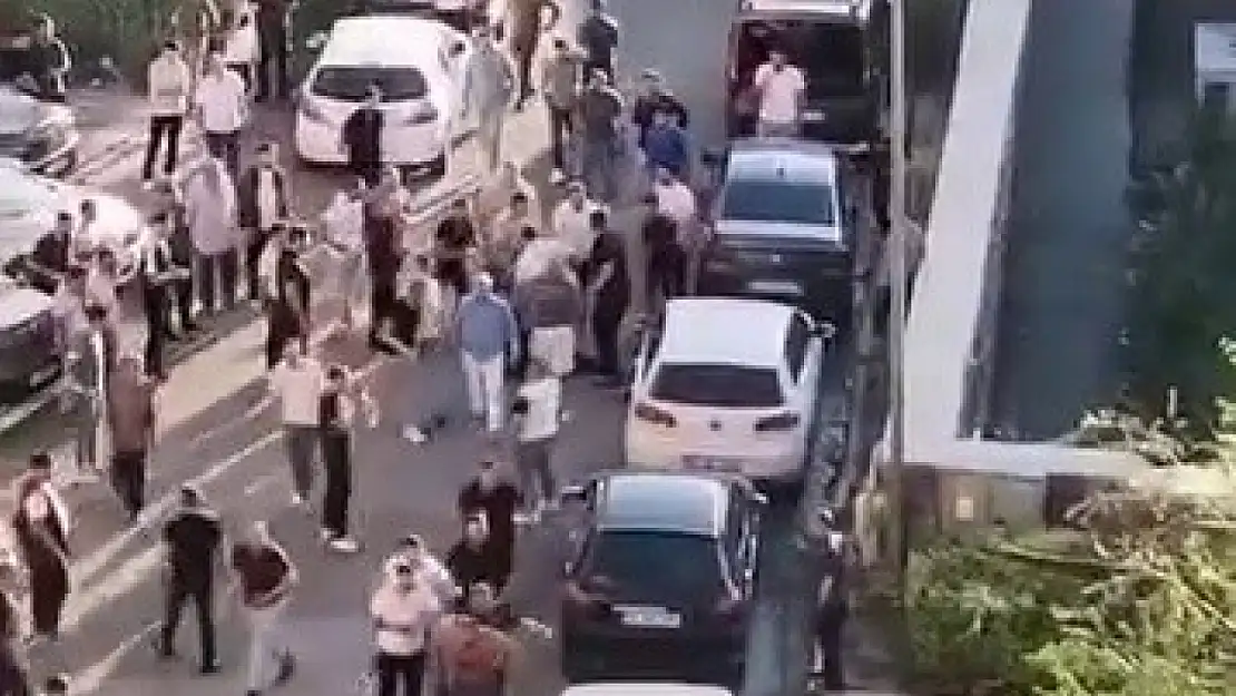 Erzurum'da kavga anı kamerada: Bir kişi darp edildi, polis soruşturma başlattı!