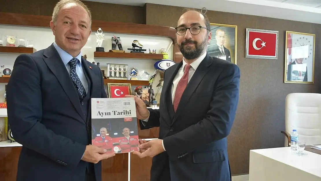 Erzurum'da Küçükece'den Çakmur'a TEKNOFEST dergisi hediyesi