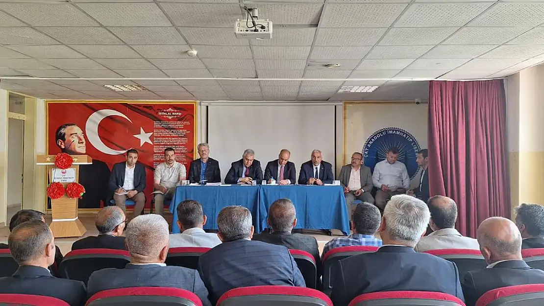 Erzurum'da Muhtarlar Toplantısı: İhtiyaçlar ve Gelecek Projeleri Tartışıldı