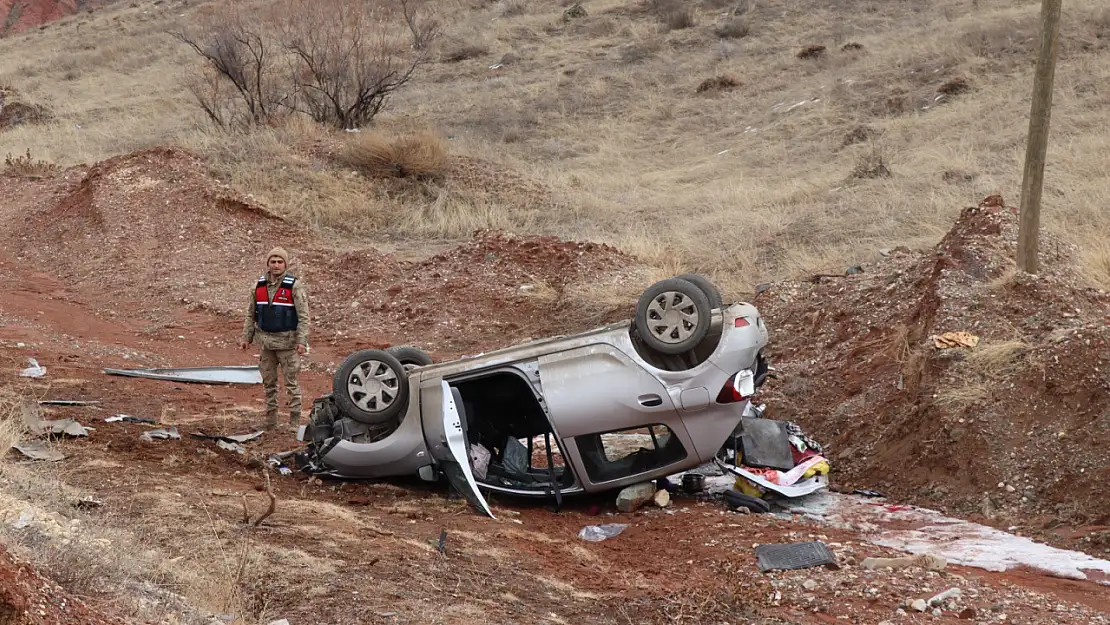 Erzurum'da otomobil şarampole yuvarlandı: 2 yaralı