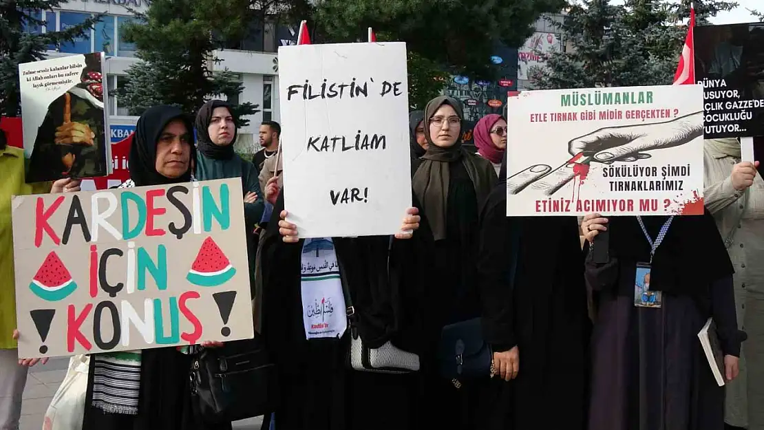 Erzurum'da sağlık çalışanları, Gazze'ye yönelik saldırılara karşı 90 haftadır sessiz yürüyüşte