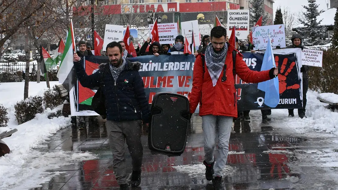 Erzurum'da sağlık çalışanlarından Gazze için kar altında sessiz yürüyüş