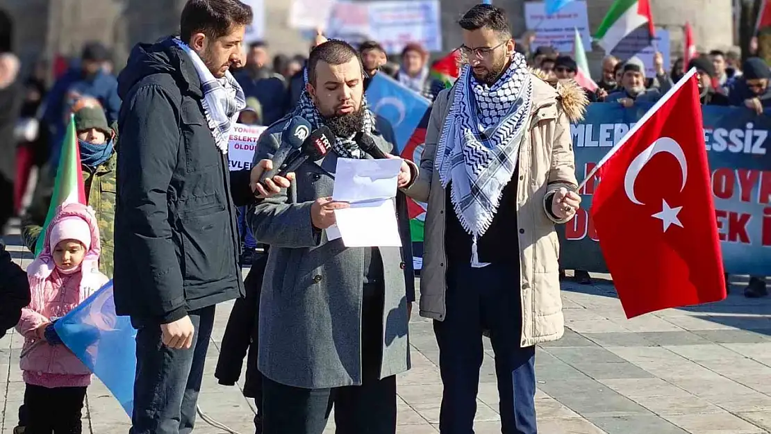 Erzurum'da sağlıkçılar Gazze için meydanları terk etmiyor