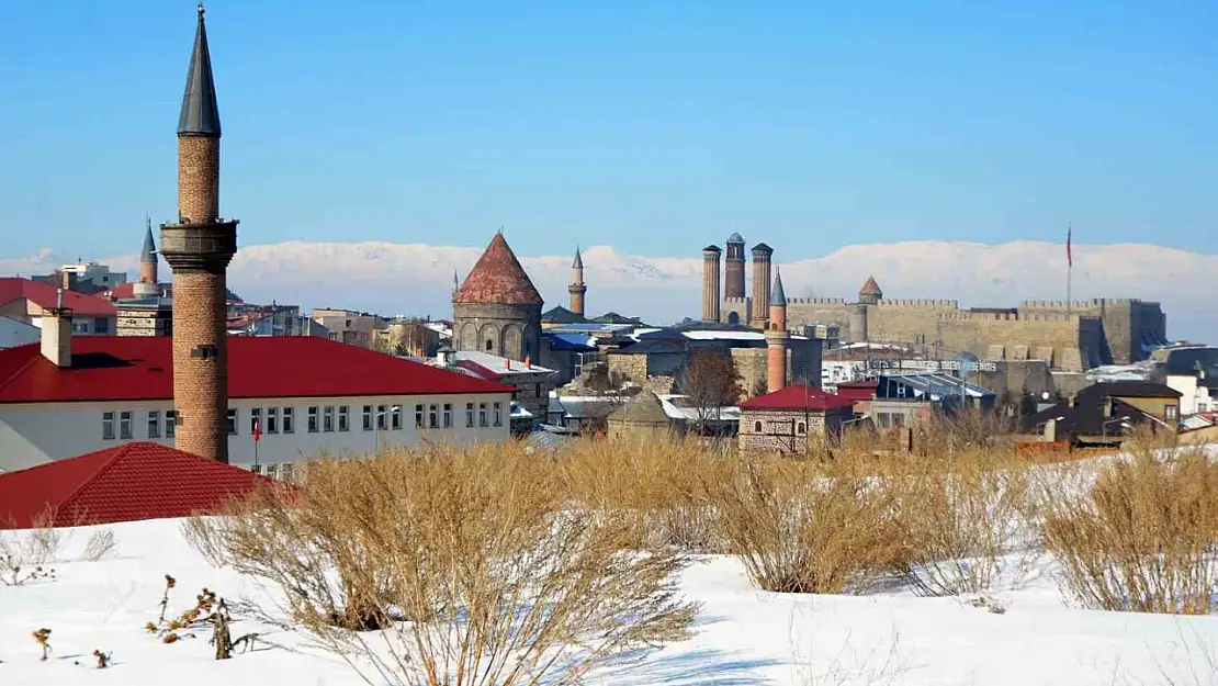 Erzurum'da sıcaklık -26 dereceye kadar düştü