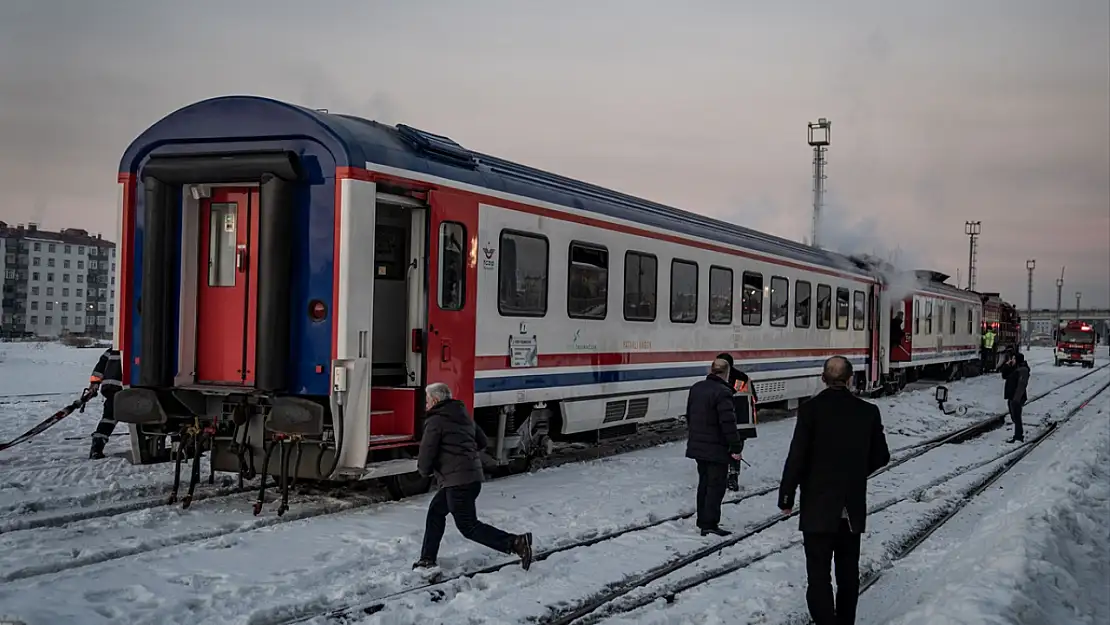 Erzurum'da Turistik Doğu Ekspresi'nin boş vagonunda duman paniği