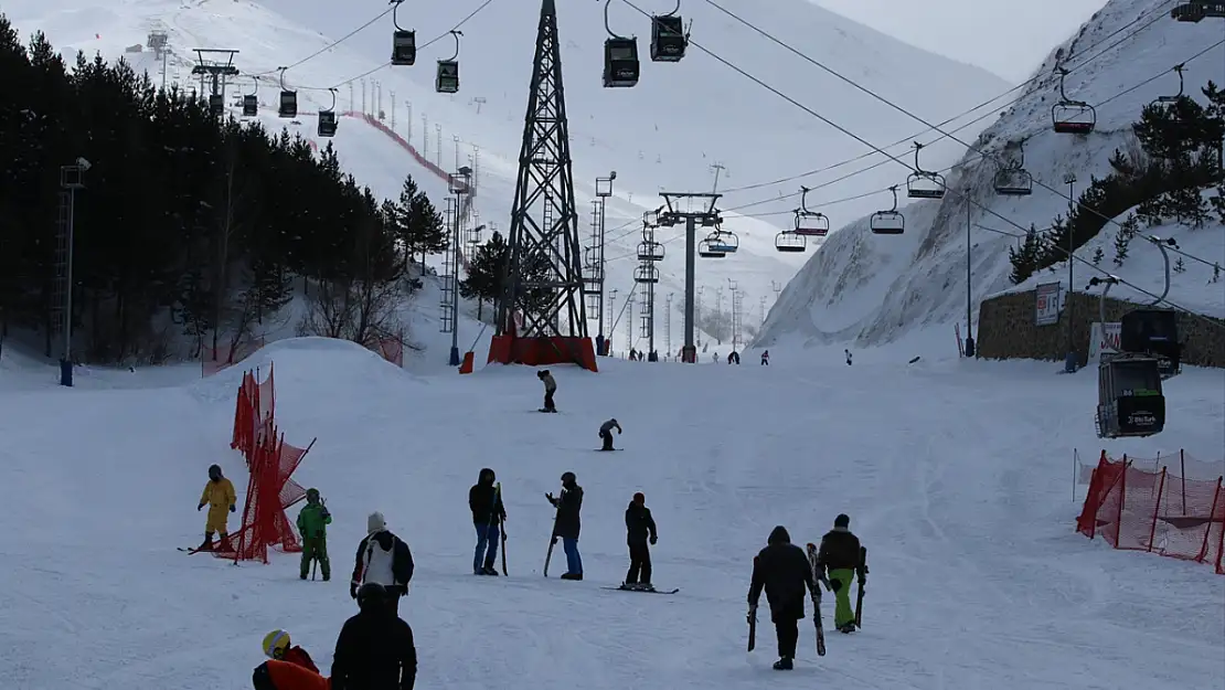 Erzurum'da turizmciler uçak seferlerinin artırılmasını talep ediyor