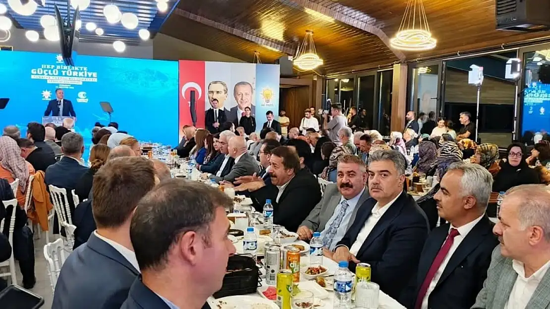 Erzurum'da Türkiye Yüzyılı Buluşmaları Etkinliği: İçişleri Bakanı Ali Yerlikaya İle Dayanışma Vurgusu Yapıldı!