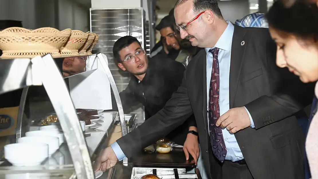 Erzurum'da üniversite öğrencilerine ücretsiz iftar