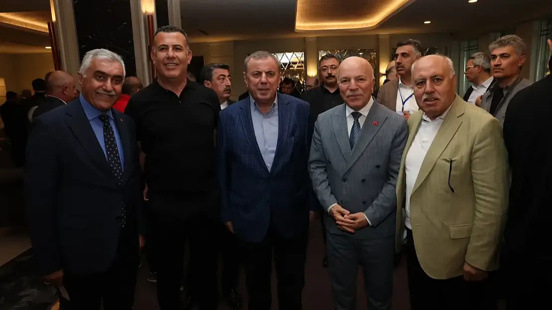 Erzurum'da Yerel Yönetim Buluşması: Gelecek Projeleri ve Gönül Belediyeciliği Ele Alındı