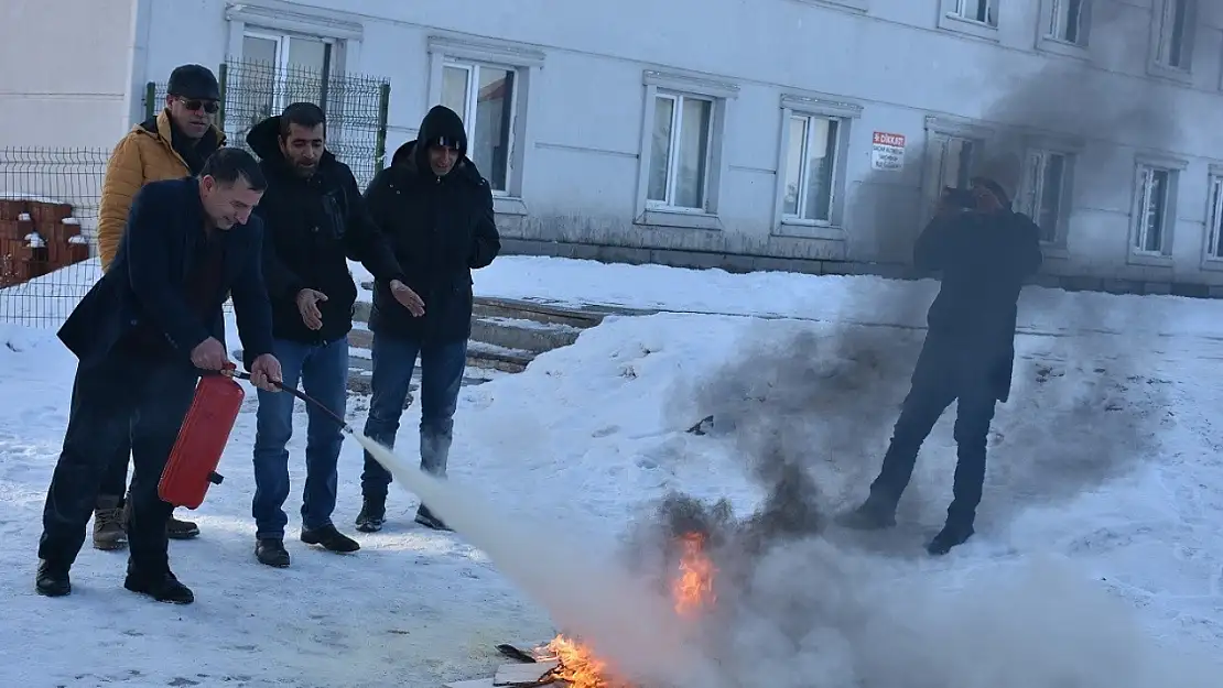 Erzurum'da yurt personellerine hayati yangın eğitimi