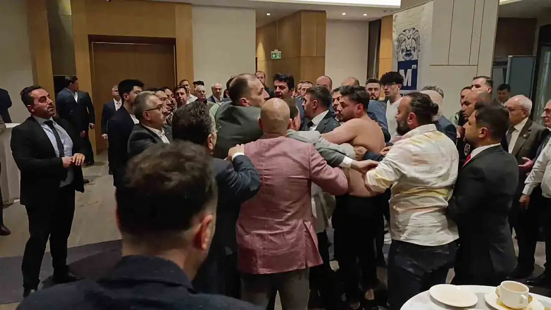 Erzurum'daki Mali Müşavirler Genel Kurulu'nda Yumruklu Kavga Gerginlik Yarattı