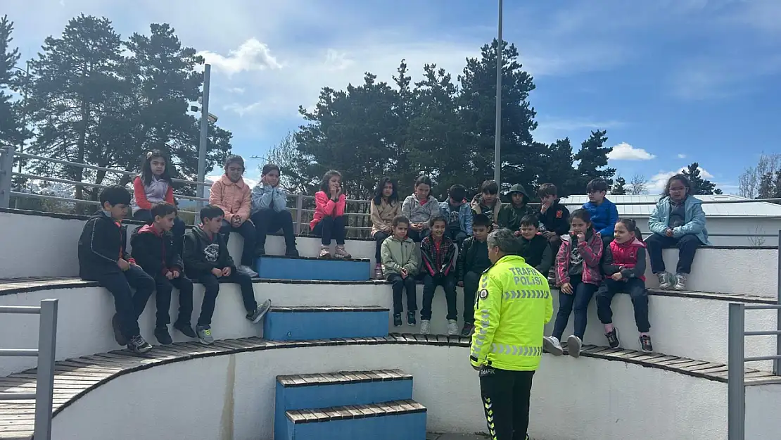 Erzurum Emniyet Müdürlüğünden Öğrencilere Trafik Eğitimi