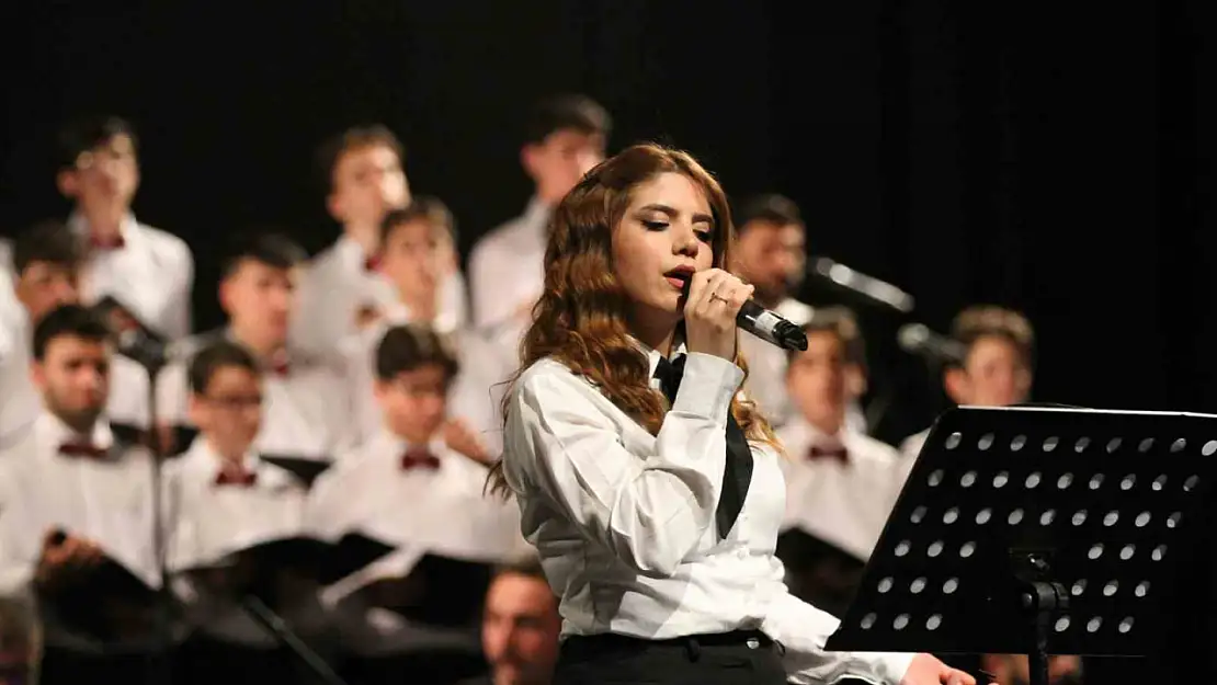 Fen Lisesi'nden türkü ve enstrüman dinletisi