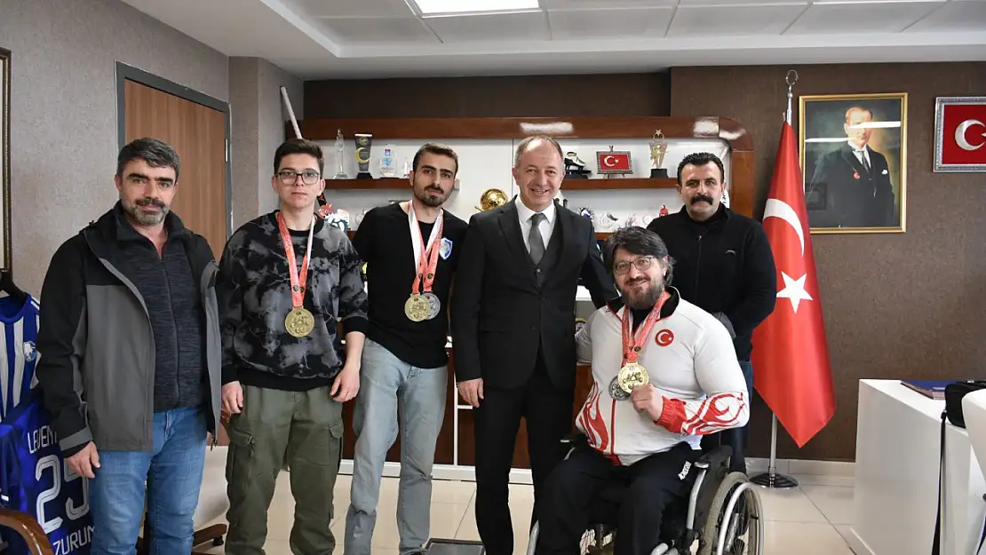 Erzurum'un Bilek Güreşi Şampiyonlarına İl Müdüründen Tebrik