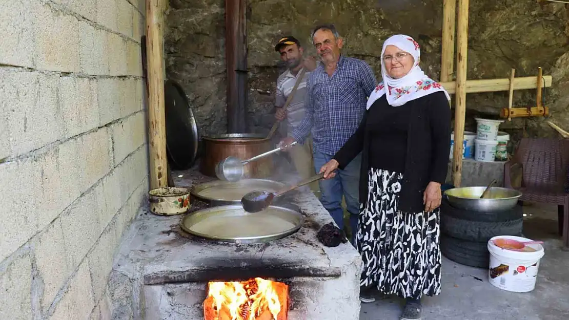 Erzurum'un Karnavas Dut Pekmezi, coğrafi işaretiyle geleneksel yöntemle üretiliyor!