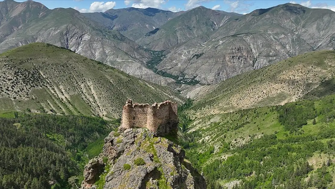Erzurum'un Sarp Kayalıkları Üzerindeki Tarihi Hırçer Kalesi, Yüzyıllardır Koruma Altında