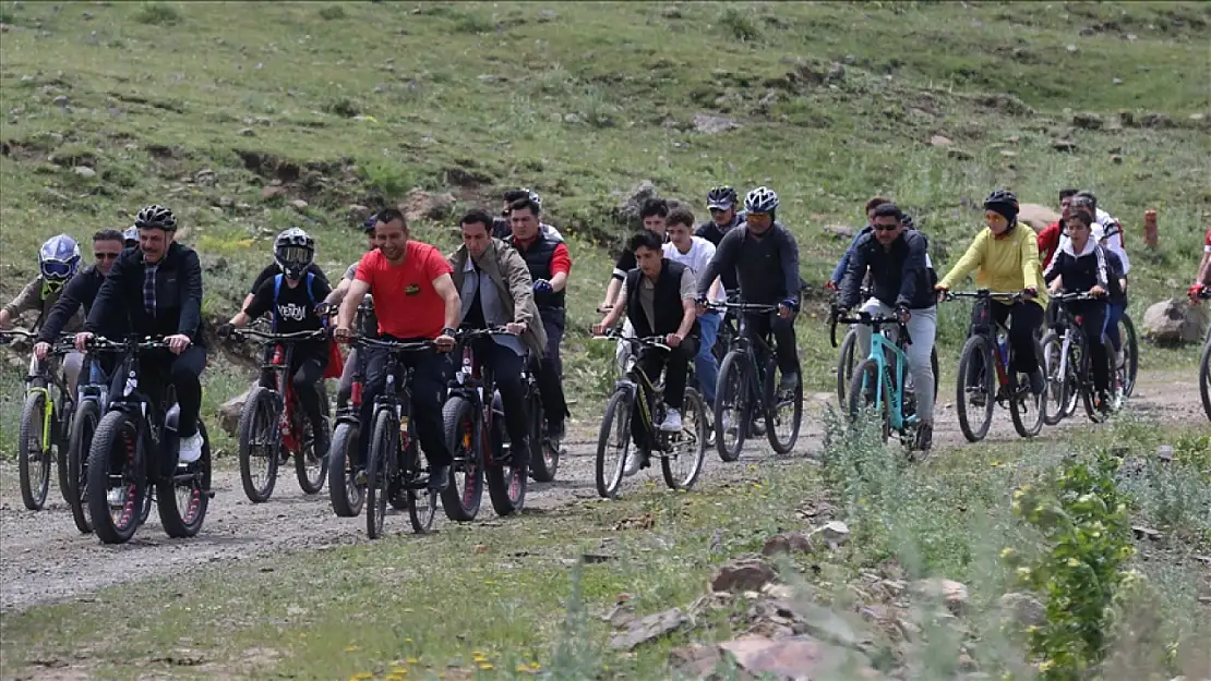 Erzurum'un Tarihi Tabyasında Heyecan Dolu Bisiklet, Off-Road ve Atlı Safari Turuna Çıktı!