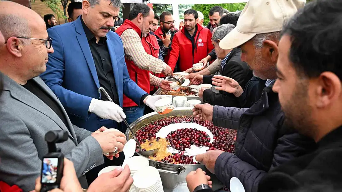 Erzurum Valisi Çiftçi'den Aşure İkramı: Vatandaşlarla Birlikte Bereket Paylaşımı