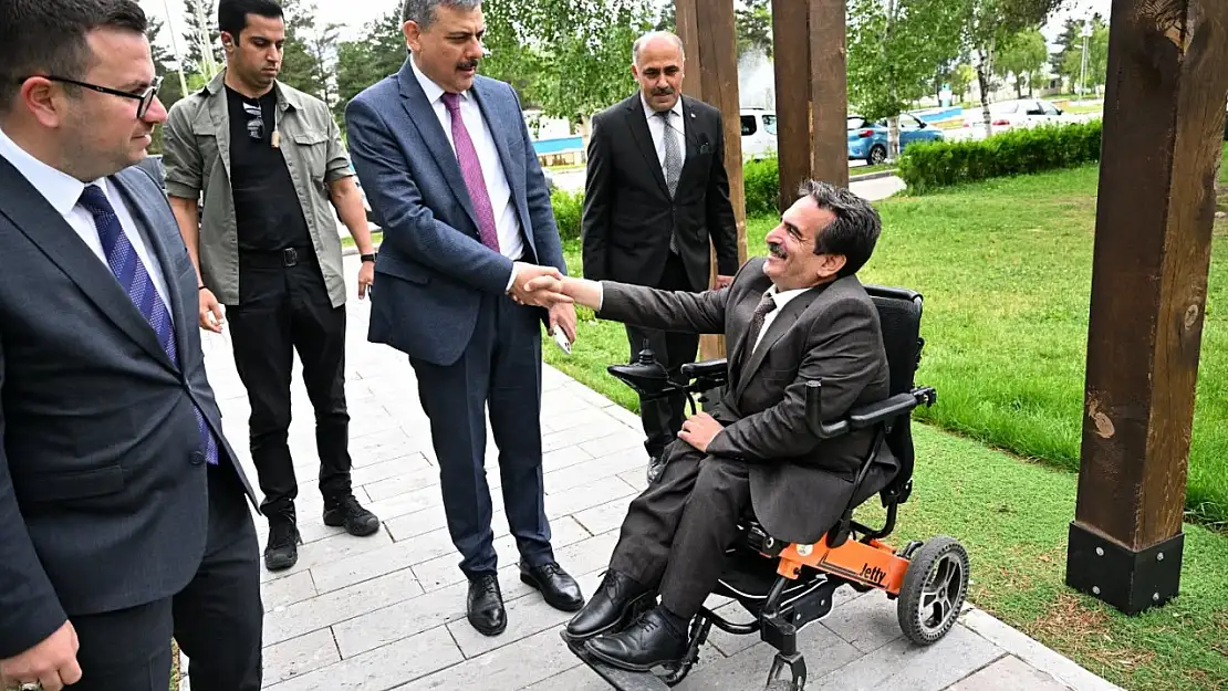 Erzurum Valisi Çiftçi, engelli bireylerle buluşarak taleplerini dinledi ve çözüm sözü verdi