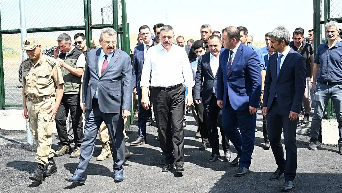 Erzurum Valisi Mustafa Çiftçi, Aşkale Göçmen Ön Kabul ve Sevk Merkezi'ni Ziyaret Etti