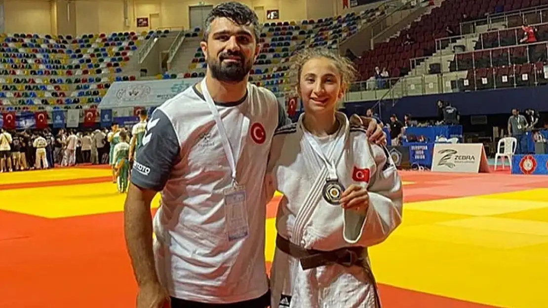 Erzurumlu Elifsu Esenboğa, Yıldızlar Avrupa Kupası'nda şampiyon oldu!