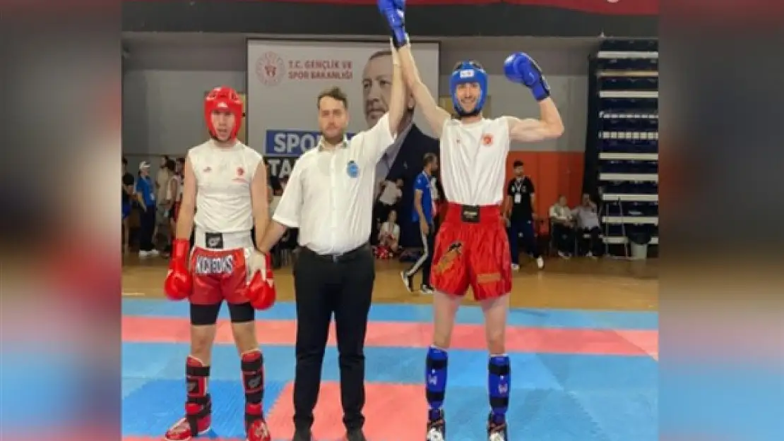 Erzurumlu sporcular Kick Boks Şampiyonasında dereceyle döndü