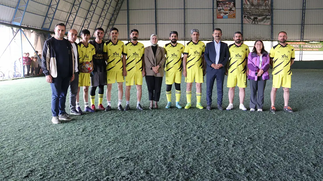 Eşbaşkanlar, Sırrı Süreyya Önder Futbol Turnuvası'nı Ziyaret Etti