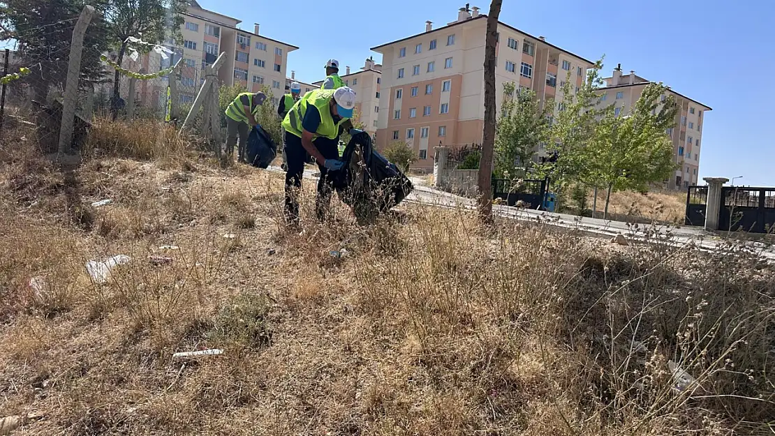 Esentepe Mahallesi'nde Büyük Temizlik Kampanyası: Cadde ve Sokaklar Çöpten Arındırıldı