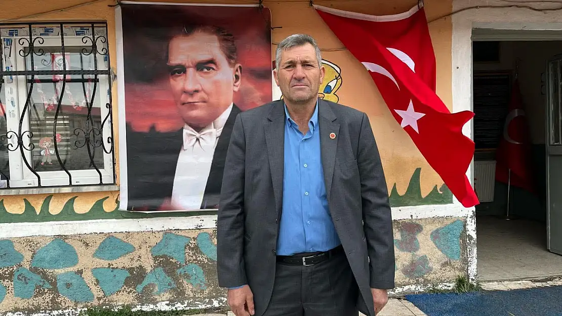 Esenyayla Köyü'nde 4 kilometrelik yol asfaltlanacak, muhtar gelecek projeleri de müjdeledi