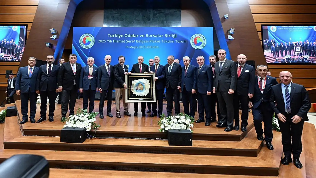 ETSO Meclis Üyesi Mehmet Melik Kaya'ya TOBB Hizmet Şeref Belgesi ve Plaket Takdim Edildi