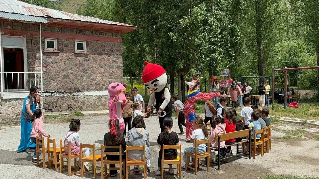 Fen Lisesi Öğrencilerinden Köydeki Gençlere İlham Verici Etkinlik Düzeni