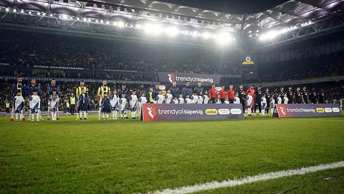 Fenerbahçe ilk yarıyı geride kapattı