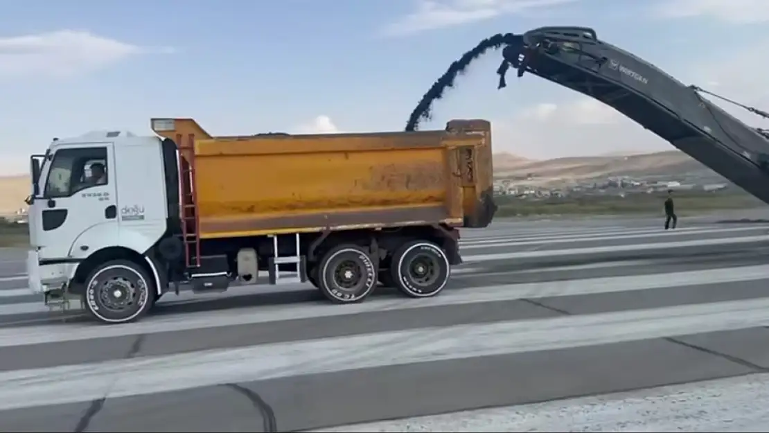 Ferit Melen Havalimanı'nda modernizasyon için pist sökme çalışmaları başladı!