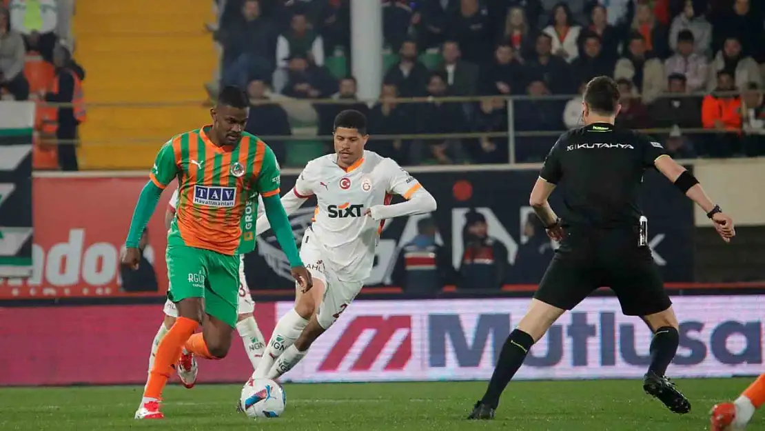 Galatasaray geriden geldi Alanyaspor'u deplasmanda devirdi