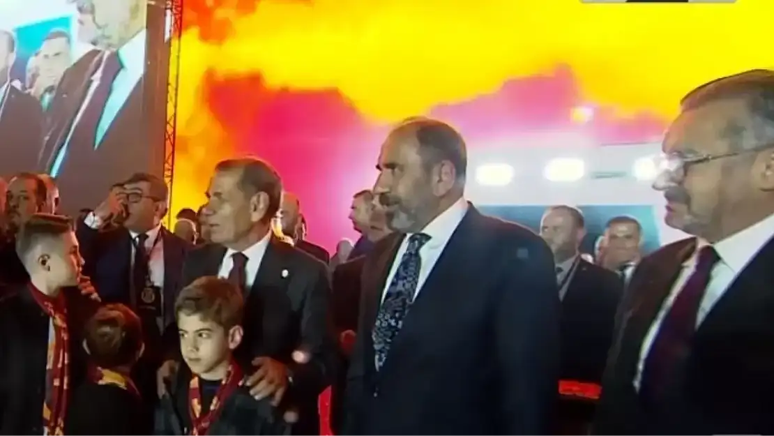 Galatasaray'ın kupasını kim verdi? Mecnun Otyakmaz kupayı neden verdi? Hacıosmanoğlu neden yoktu?