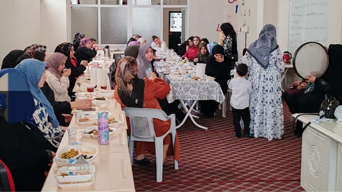 Gazibey Kur'an Kursu'ndan Üniversiteli Gençlere Anlamlı Program