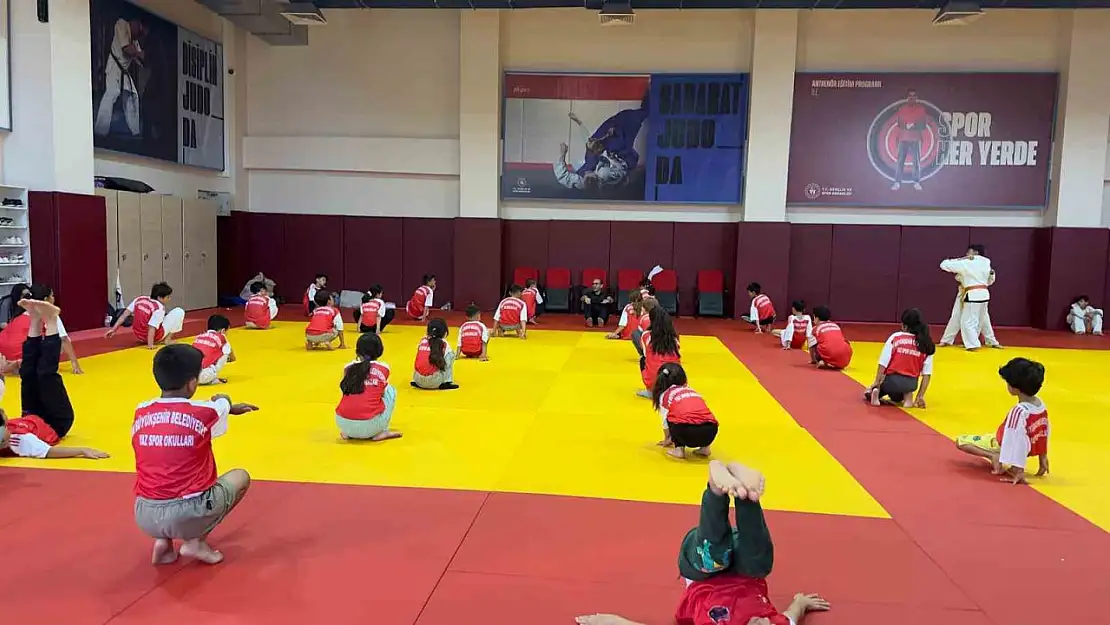 Geleceğin Sinema Yıldızları: Işıl Sinem Aydınları Eğitiliyor