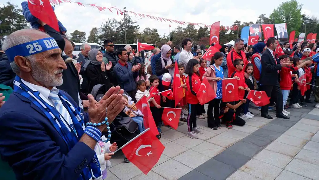Gençler 19 Mayıs'ı Doğa Yürüyüşü ve Piknikle Coşkuyla Kutladı