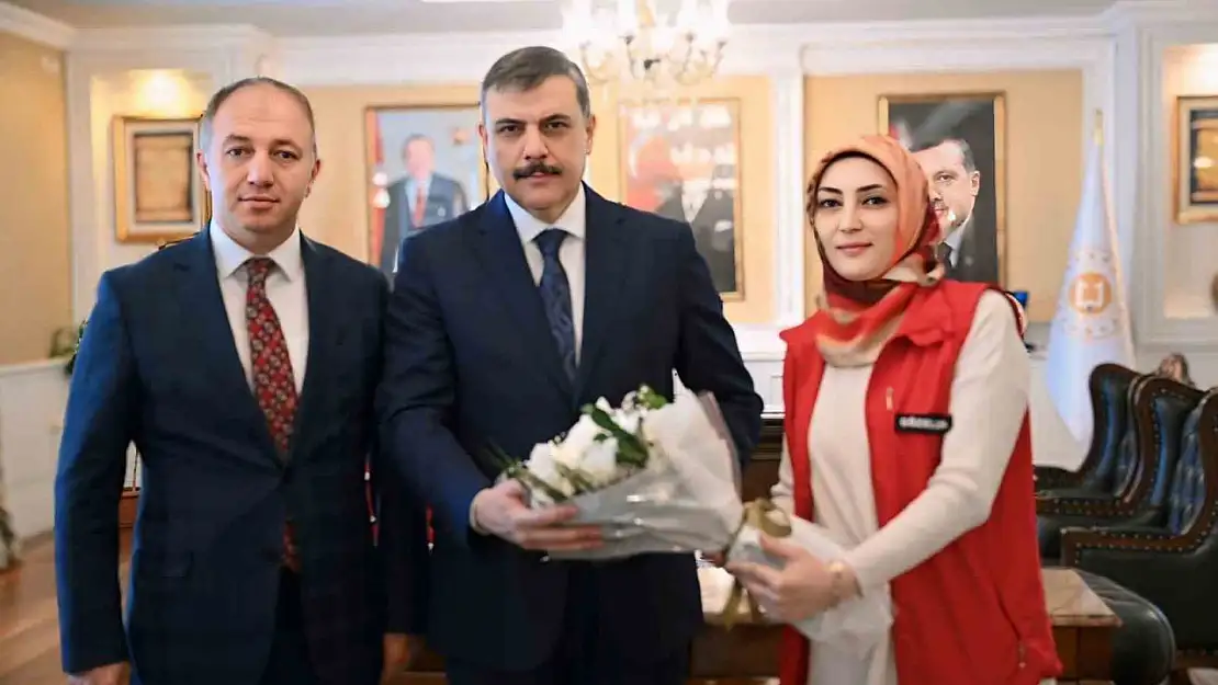 Gençlerden Vali Çiftçi'ye Anlamlı Gençlik Haftası Ziyareti