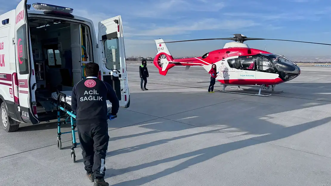 Göğüs ağrısı çeken hasta helikopter ambulans ile Van'a nakledildi