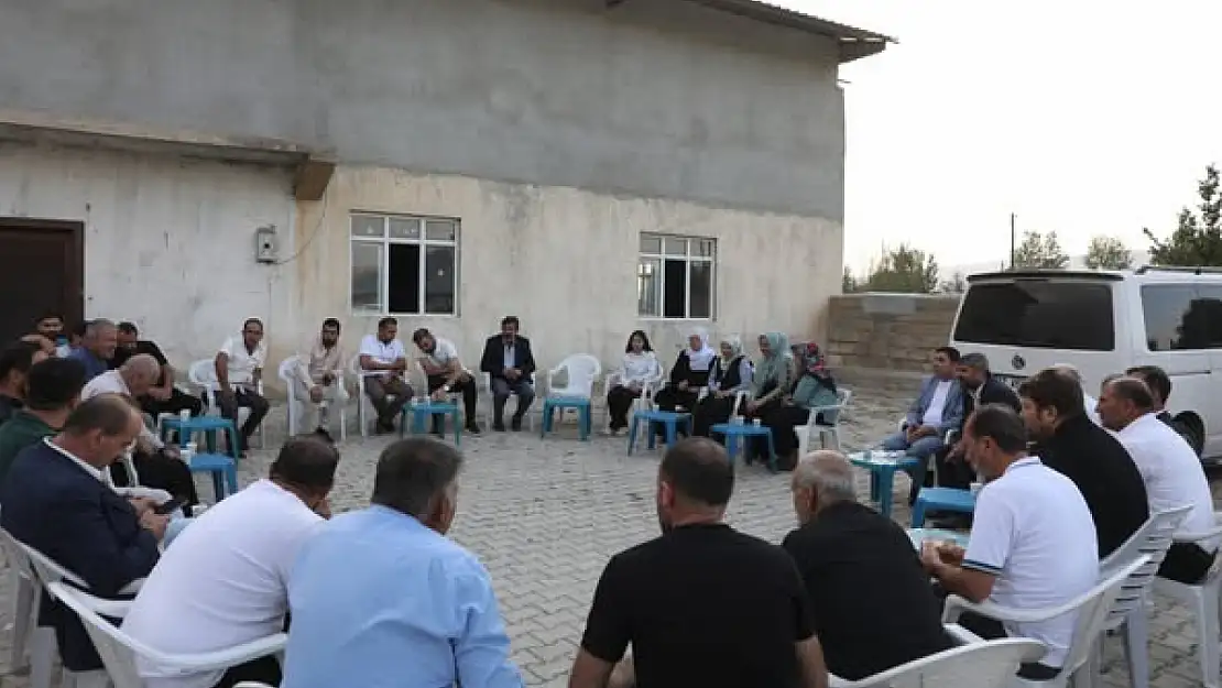 Gürpınar Belediyesi Eşbaşkanları Erkaldı Mahallesi Halk Buluşmasında Vatandaşlarla Bir Araya Geldi