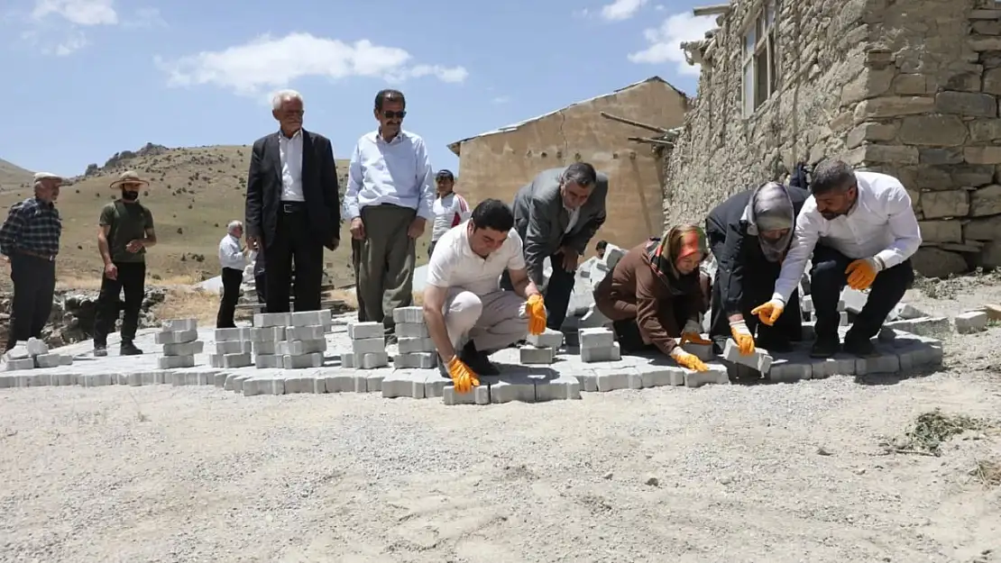 Gürpınar Belediyesi Kırsal Altyapıyı Güçlendiriyor: 132.000 m² Parke Taşı Döşenecek